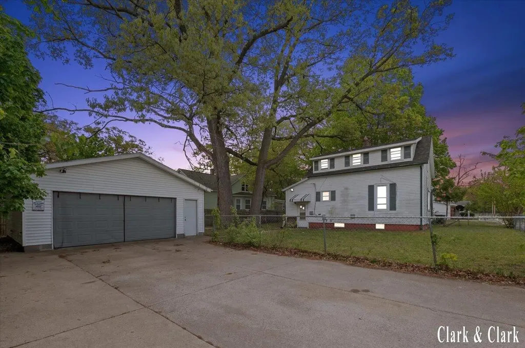 720 Hill Avenue Muskegon City MI 49442