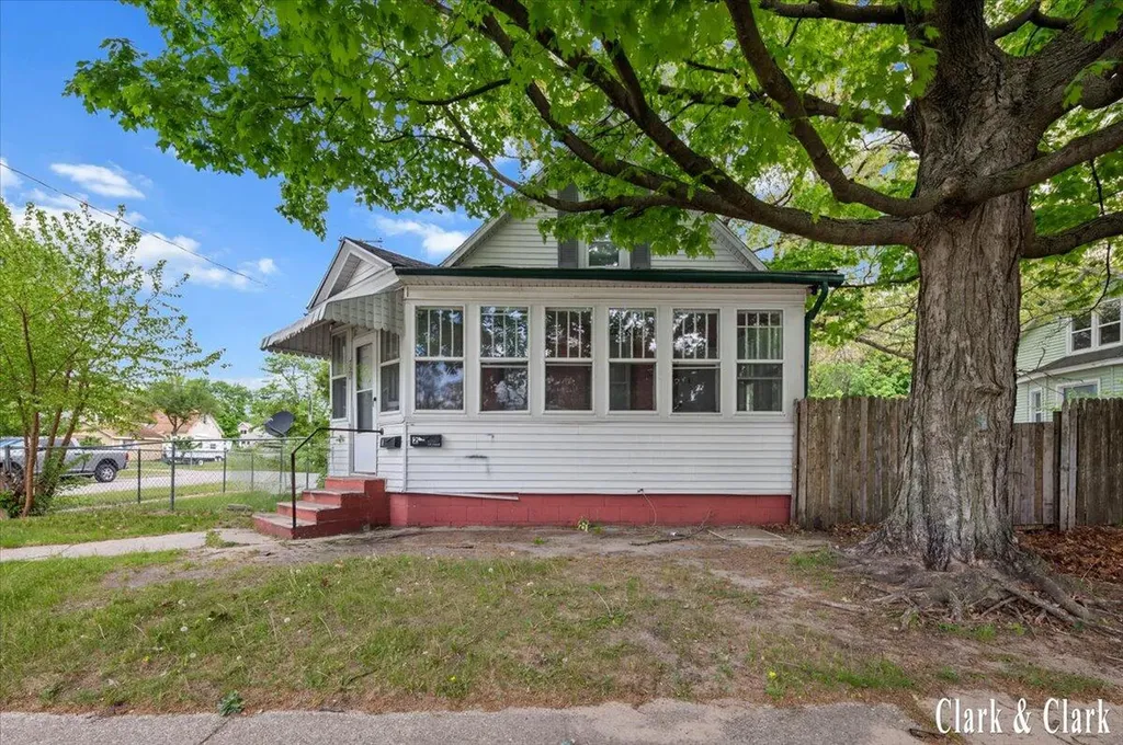 720 Hill Avenue Muskegon City MI 49442