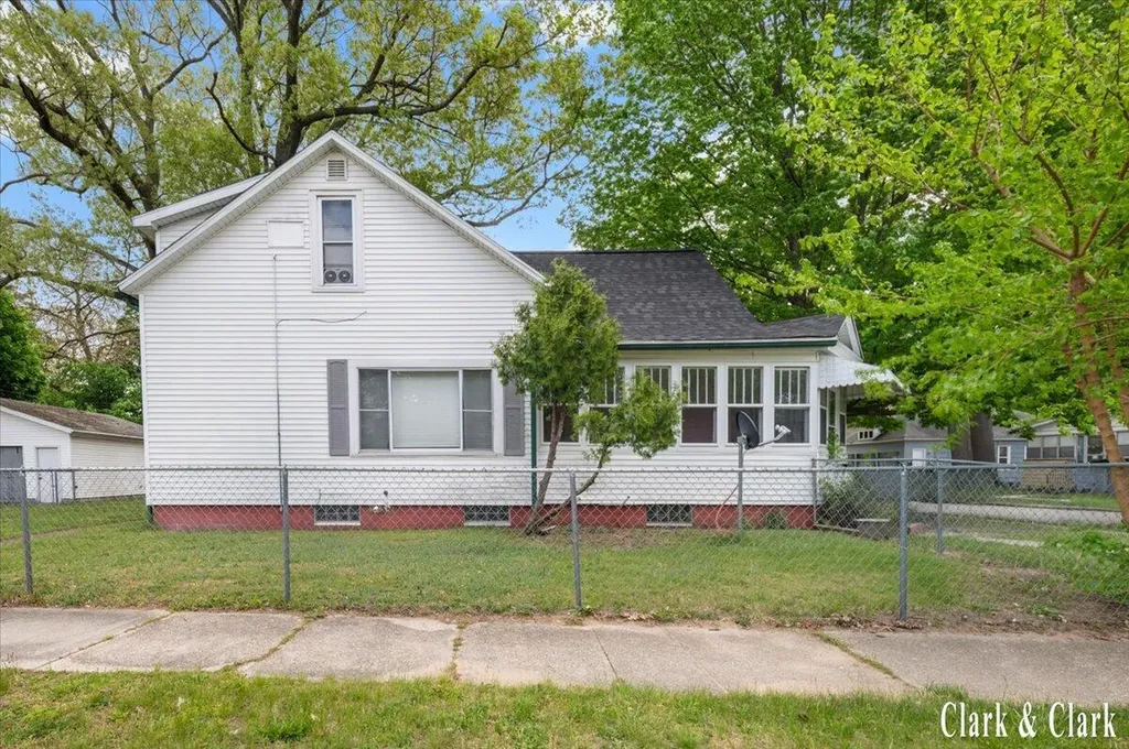 720 Hill Avenue Muskegon City MI 49442