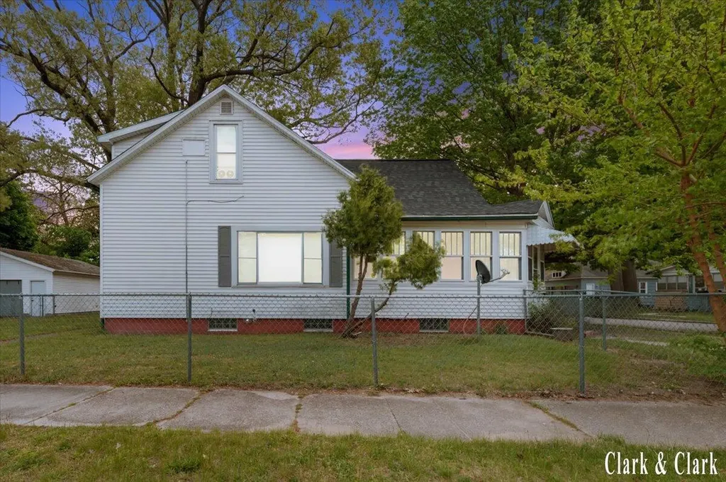 720 Hill Avenue Muskegon City MI 49442