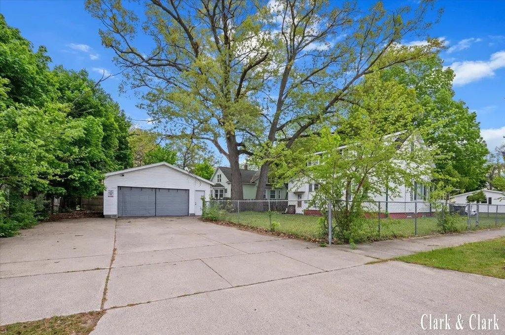 720 Hill Avenue Muskegon City MI 49442