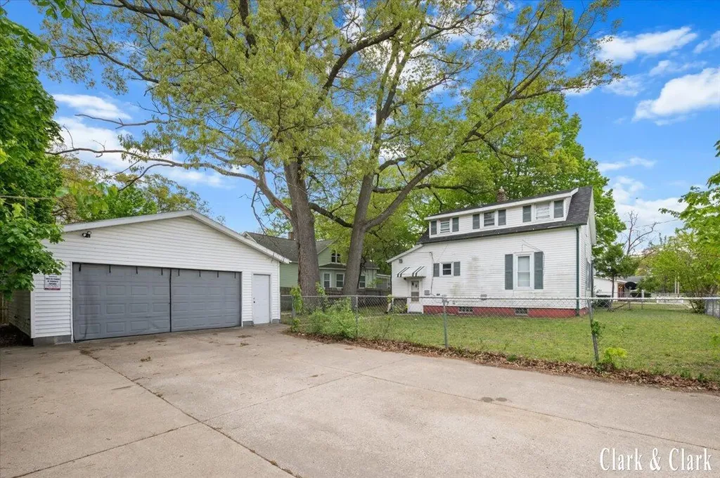 720 Hill Avenue Muskegon City MI 49442