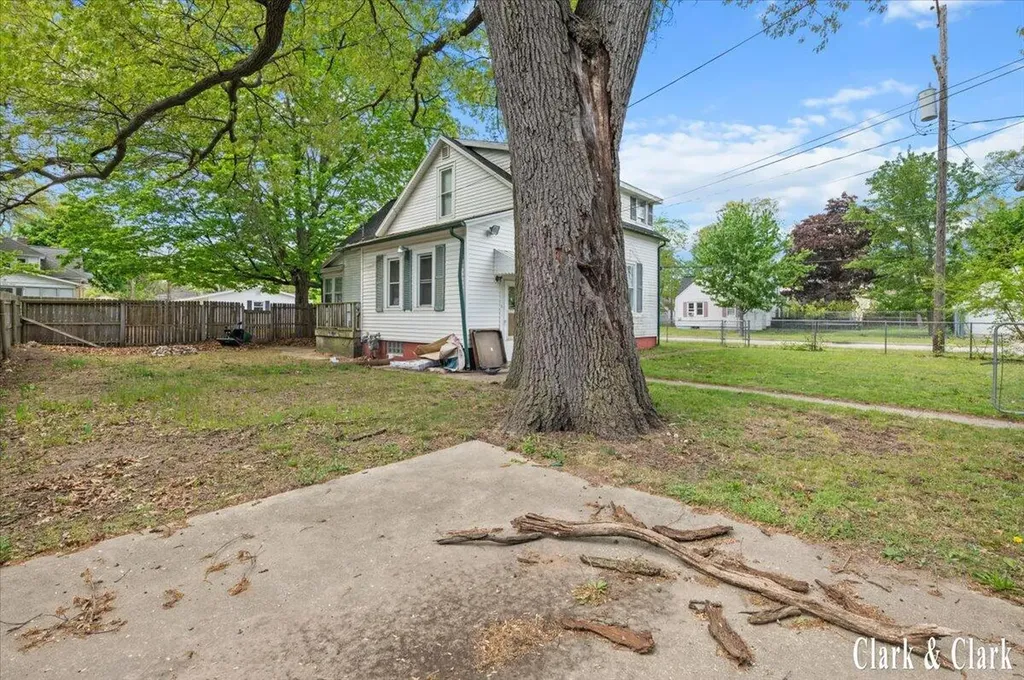 720 Hill Avenue Muskegon City MI 49442