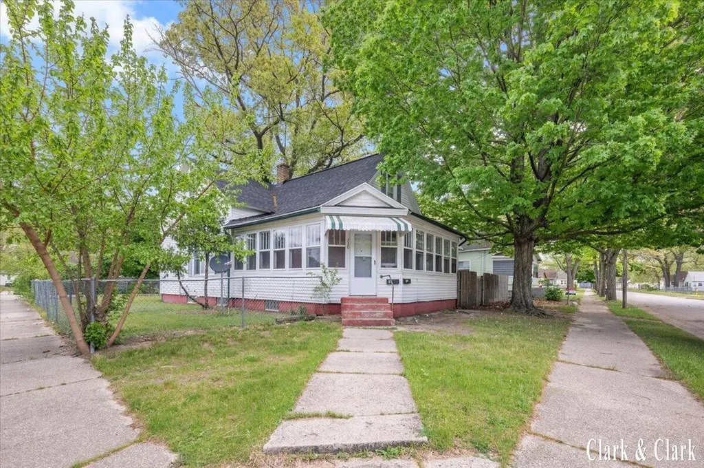 720 Hill Avenue Muskegon City MI 49442