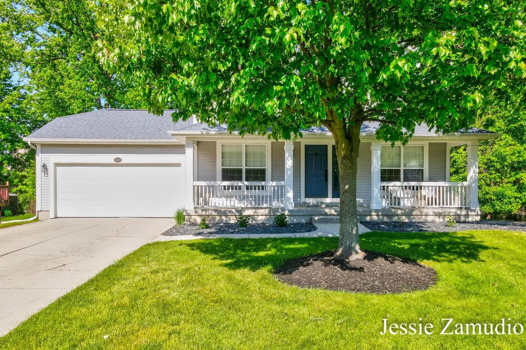 5609 E Grove Drive SE Kentwood City MI 49512