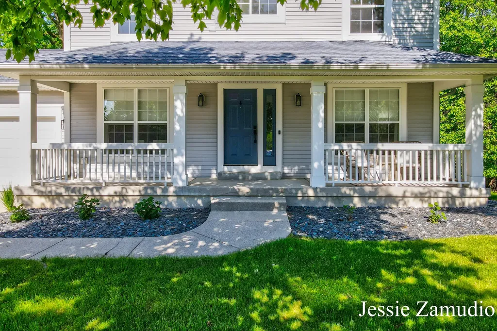 5609 E Grove Drive SE Kentwood City MI 49512