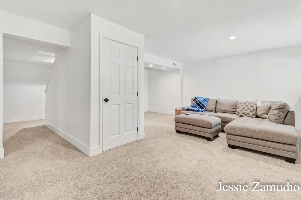 5609 E Grove Drive SE Kentwood City MI 49512