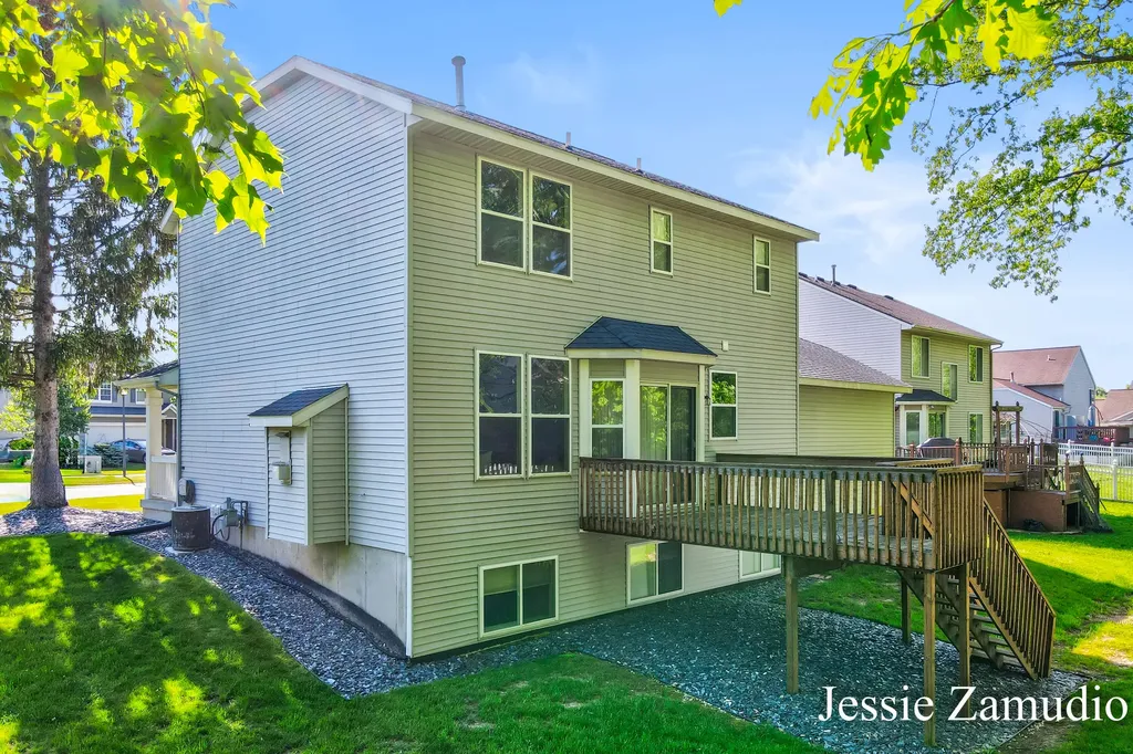 5609 E Grove Drive SE Kentwood City MI 49512