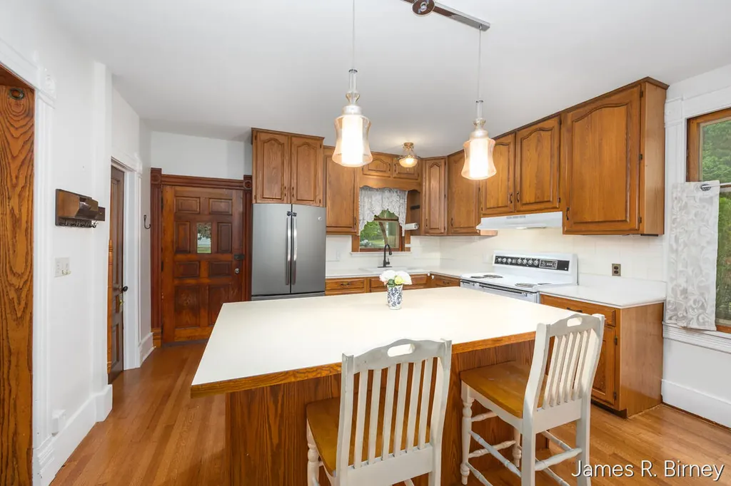 529 Avery Street Lowell City MI 49331