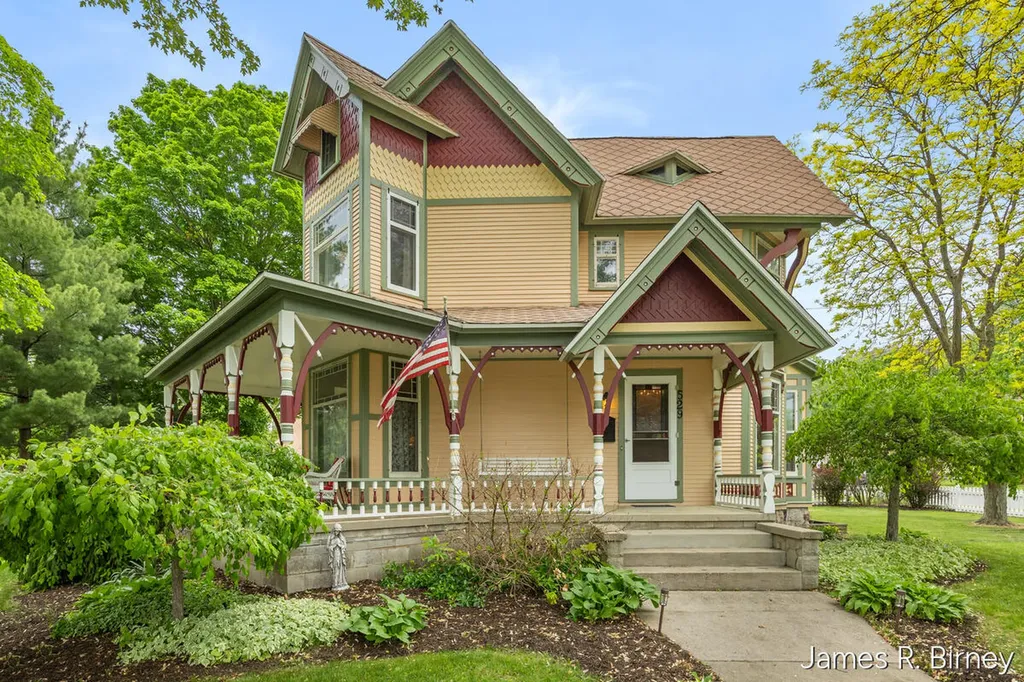 529 Avery Street Lowell City MI 49331