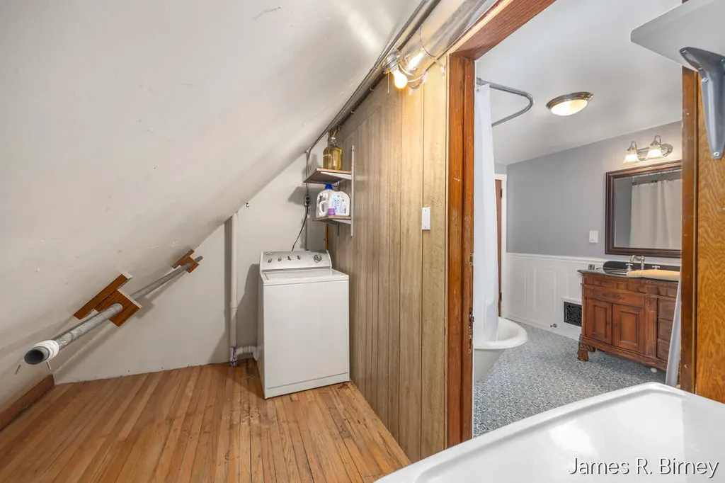 529 Avery Street Lowell City MI 49331
