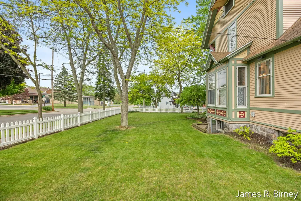 529 Avery Street Lowell City MI 49331