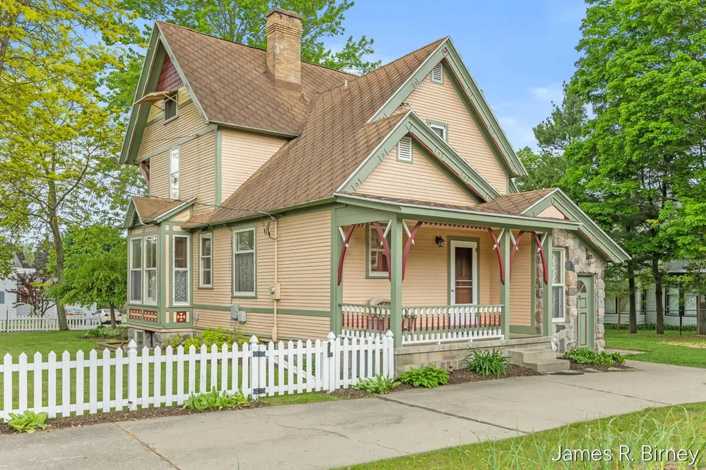 529 Avery Street Lowell City MI 49331