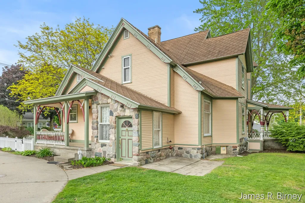 529 Avery Street Lowell City MI 49331