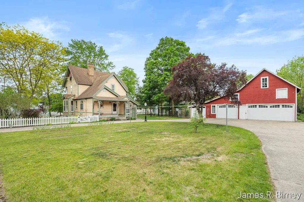 529 Avery Street Lowell City MI 49331