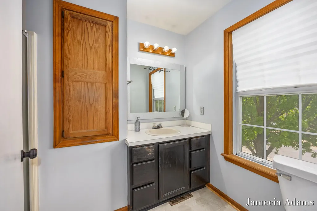 5204 Discovery Drive SE Kentwood City MI 49508