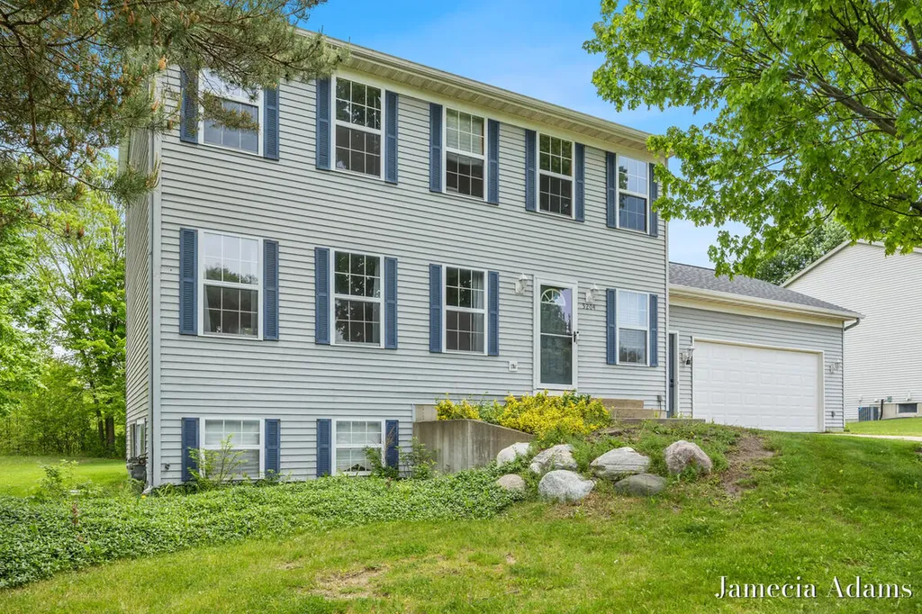 5204 Discovery Drive SE Kentwood City MI 49508
