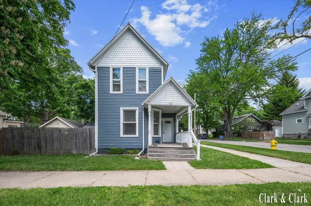 529 Carrier Street NE Grand Rapids City MI 49505