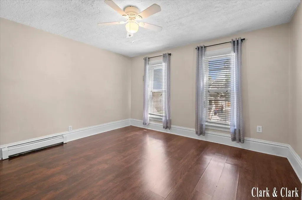 529 Carrier Street NE Grand Rapids City MI 49505