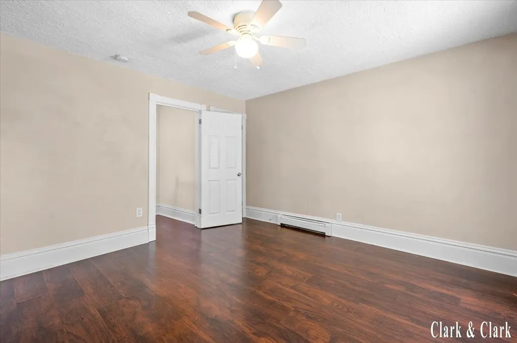 529 Carrier Street NE Grand Rapids City MI 49505