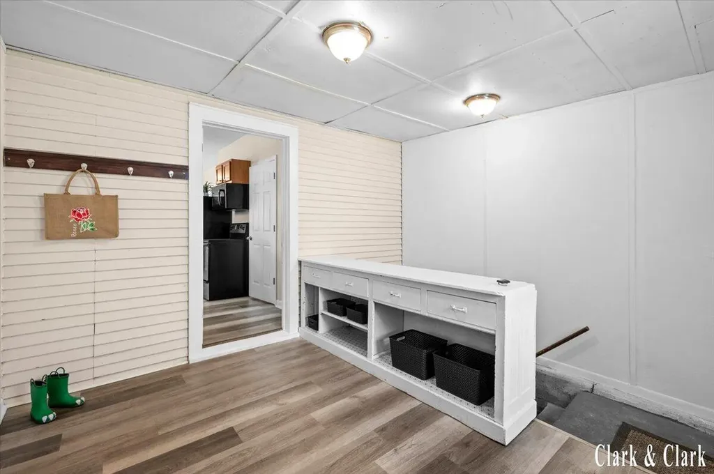 529 Carrier Street NE Grand Rapids City MI 49505