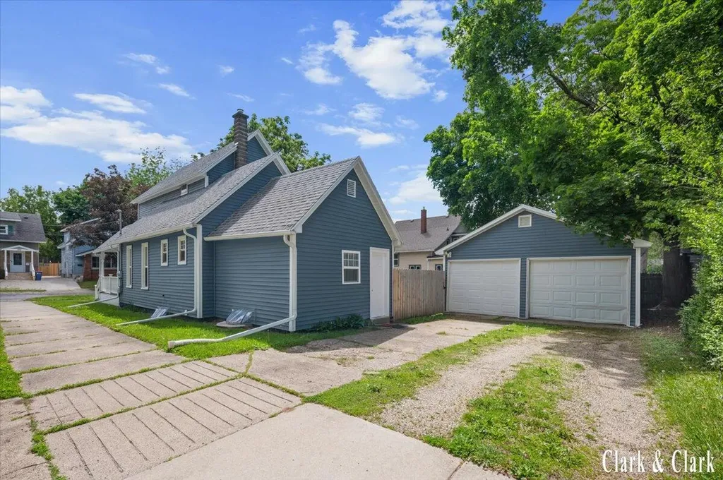 529 Carrier Street NE Grand Rapids City MI 49505