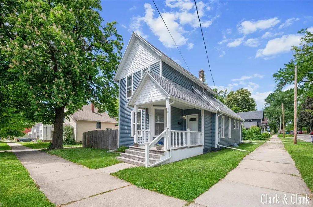 529 Carrier Street NE Grand Rapids City MI 49505