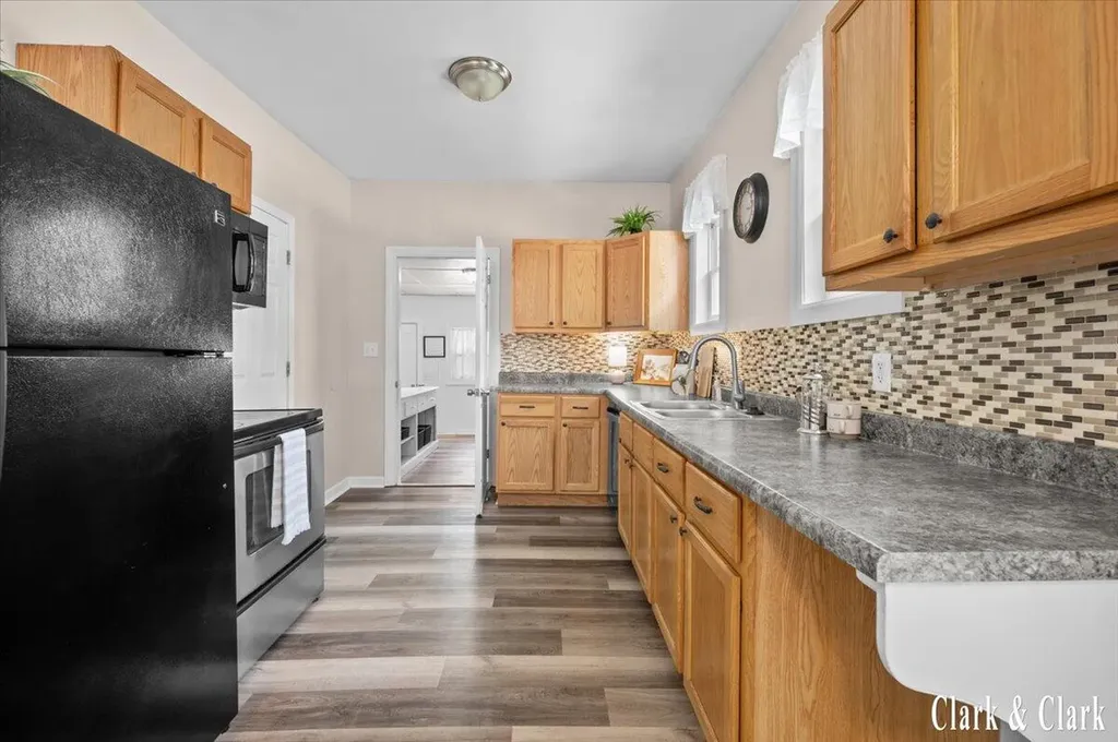 529 Carrier Street NE Grand Rapids City MI 49505