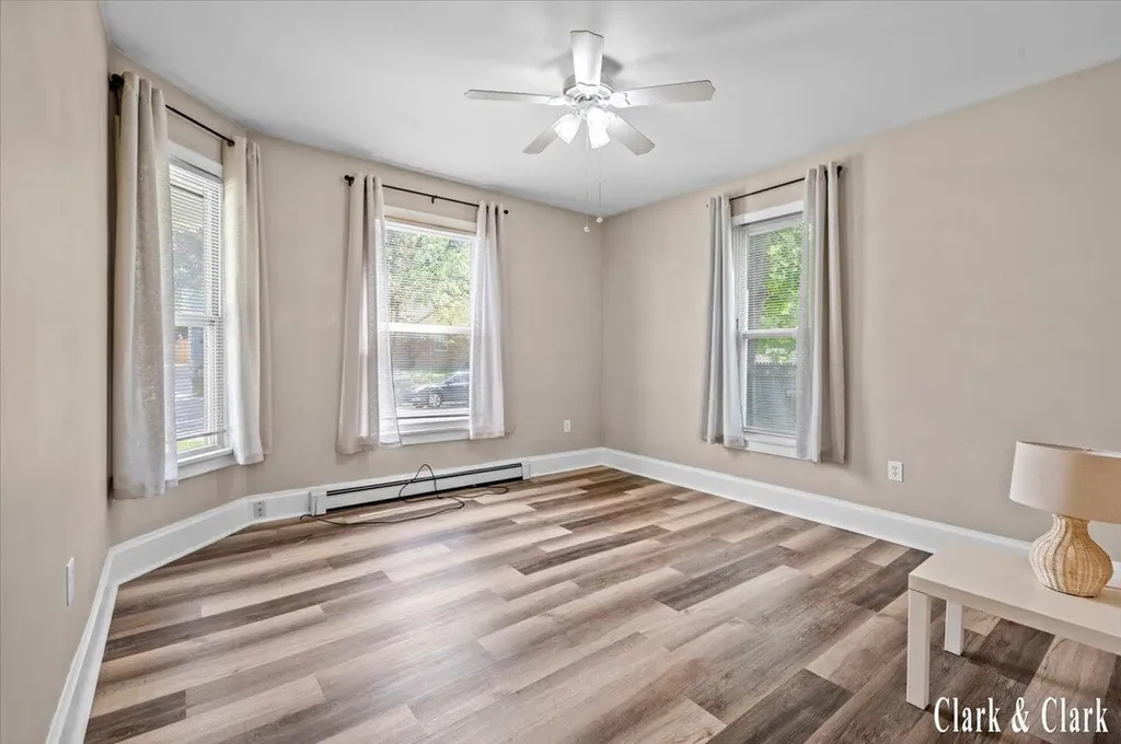 529 Carrier Street NE Grand Rapids City MI 49505