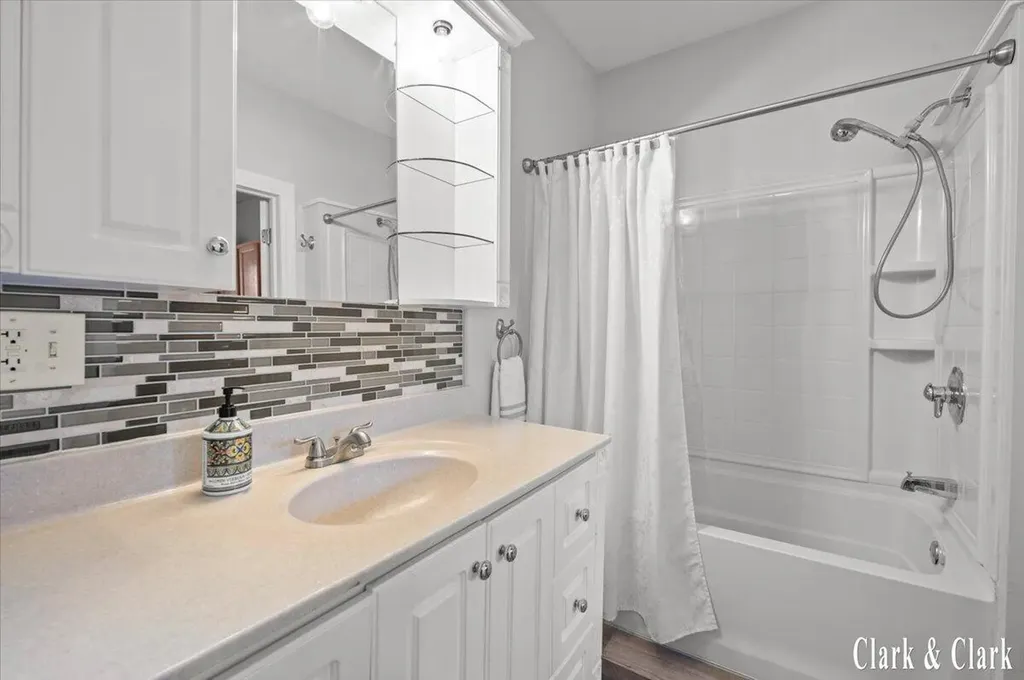 529 Carrier Street NE Grand Rapids City MI 49505