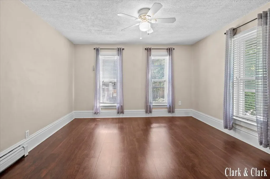 529 Carrier Street NE Grand Rapids City MI 49505