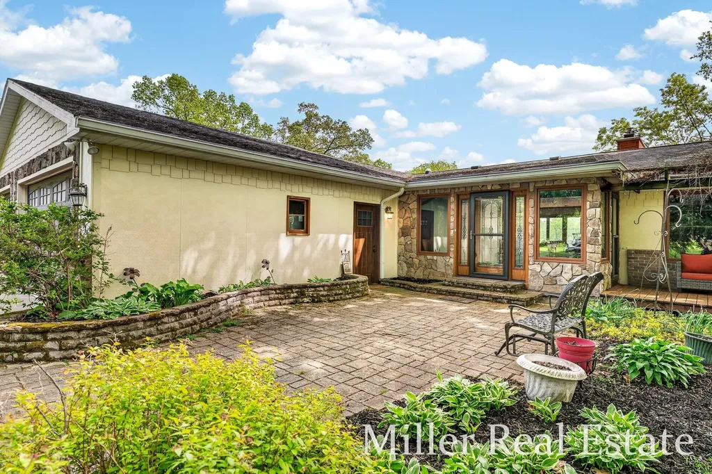 1589 Pleasant View Drive Rutland Charter Township MI 49058