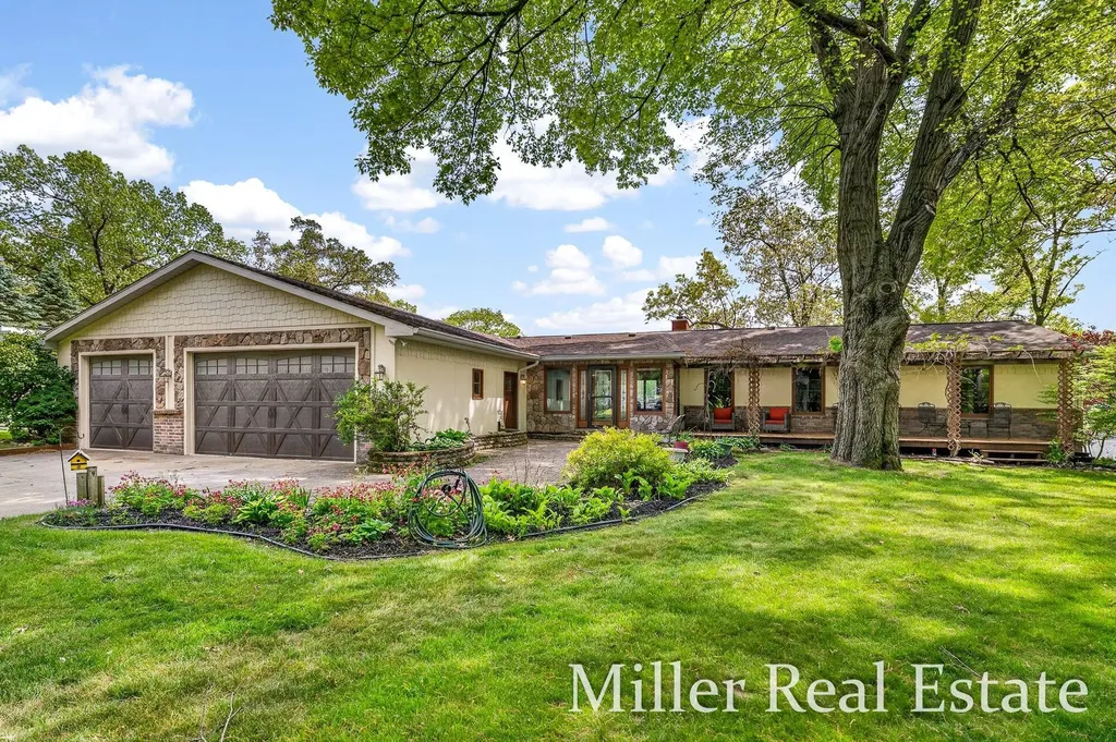1589 Pleasant View Drive Rutland Charter Township MI 49058