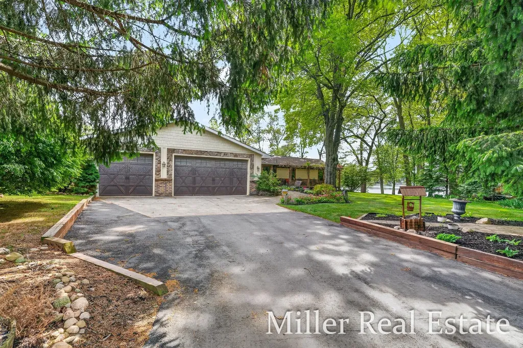 1589 Pleasant View Drive Rutland Charter Township MI 49058