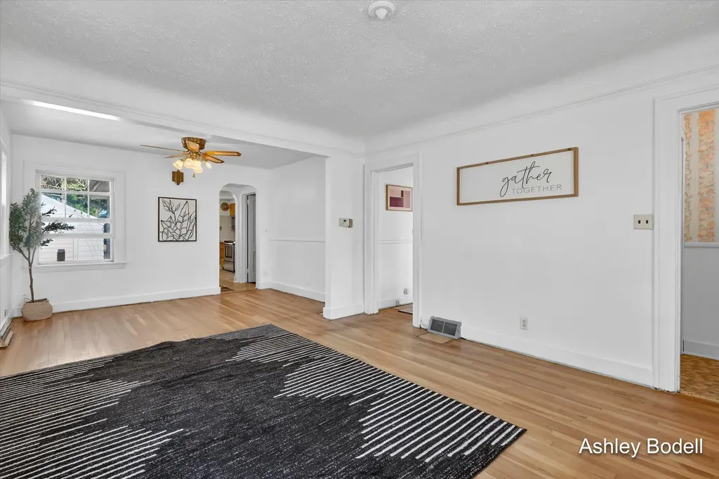 2129 Emerald Avenue NE Grand Rapids City MI 49505
