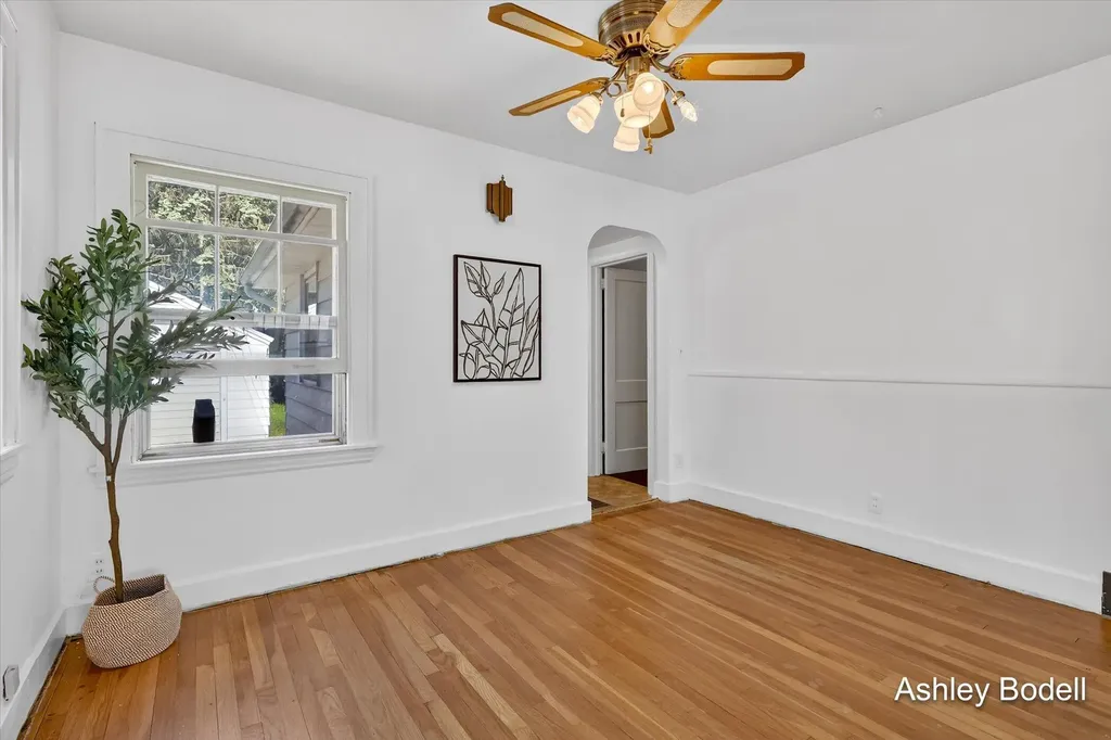 2129 Emerald Avenue NE Grand Rapids City MI 49505