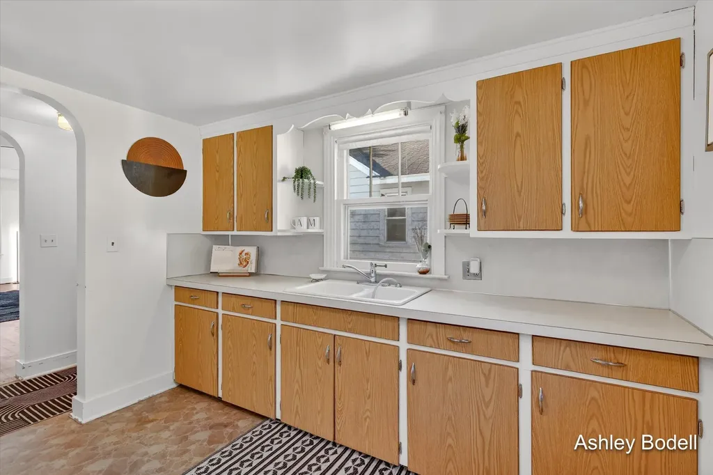 2129 Emerald Avenue NE Grand Rapids City MI 49505
