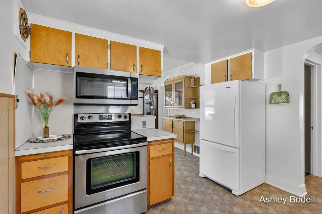 2129 Emerald Avenue NE Grand Rapids City MI 49505
