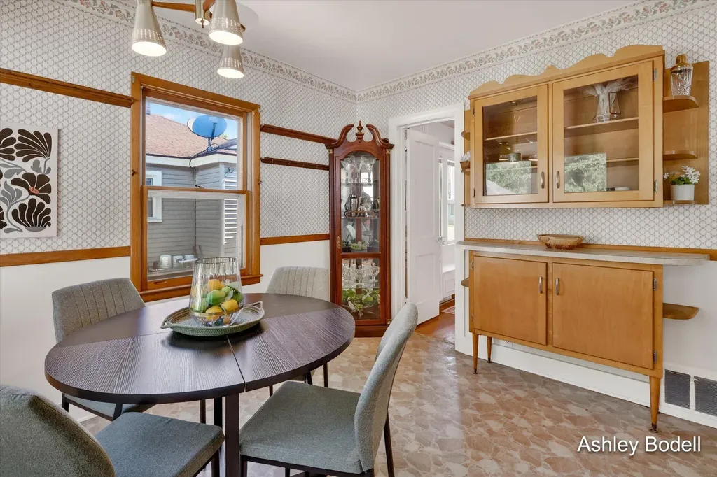 2129 Emerald Avenue NE Grand Rapids City MI 49505