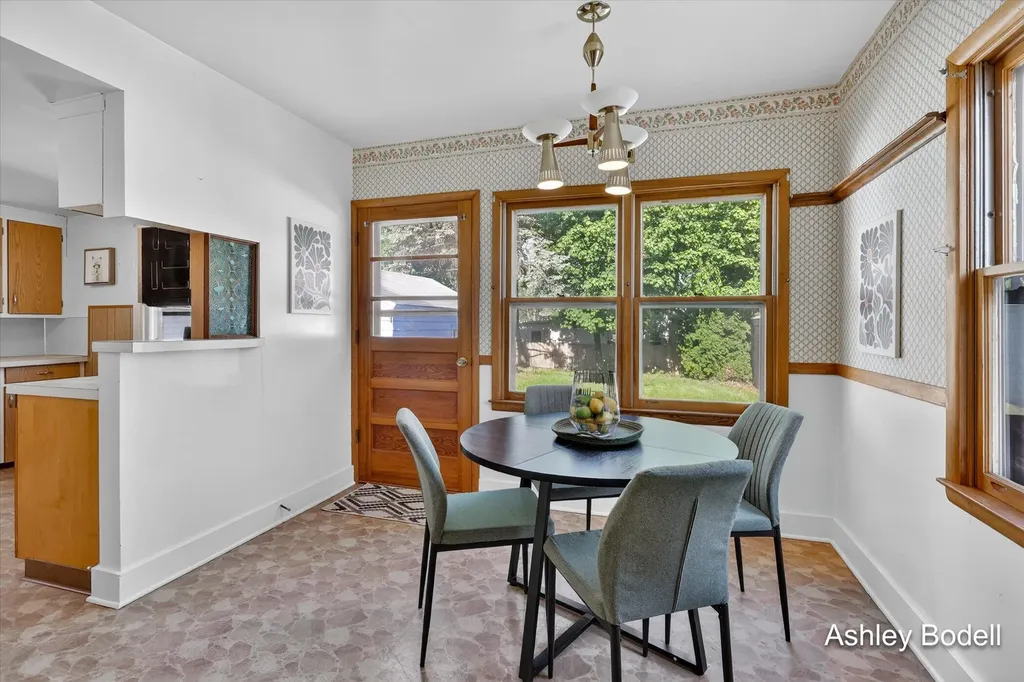 2129 Emerald Avenue NE Grand Rapids City MI 49505