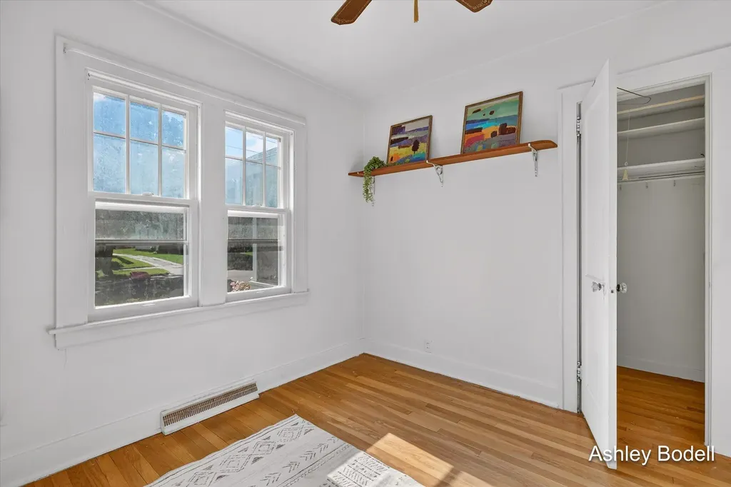 2129 Emerald Avenue NE Grand Rapids City MI 49505