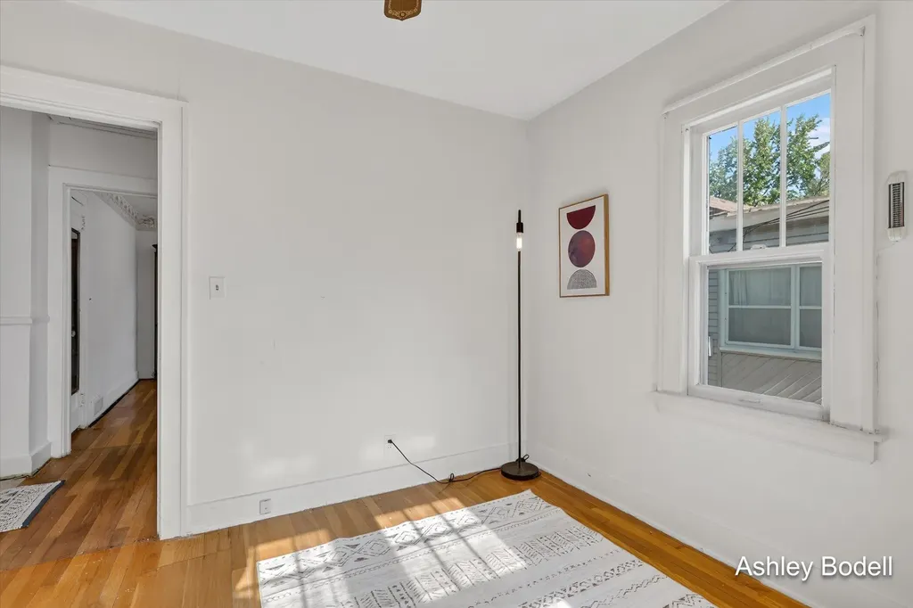 2129 Emerald Avenue NE Grand Rapids City MI 49505