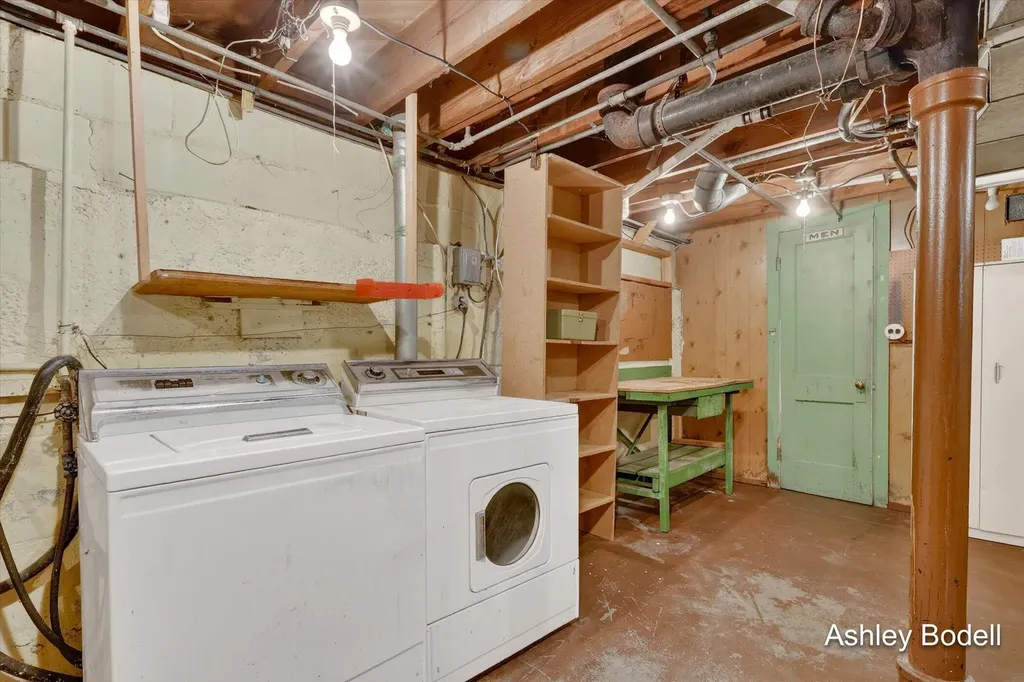 2129 Emerald Avenue NE Grand Rapids City MI 49505