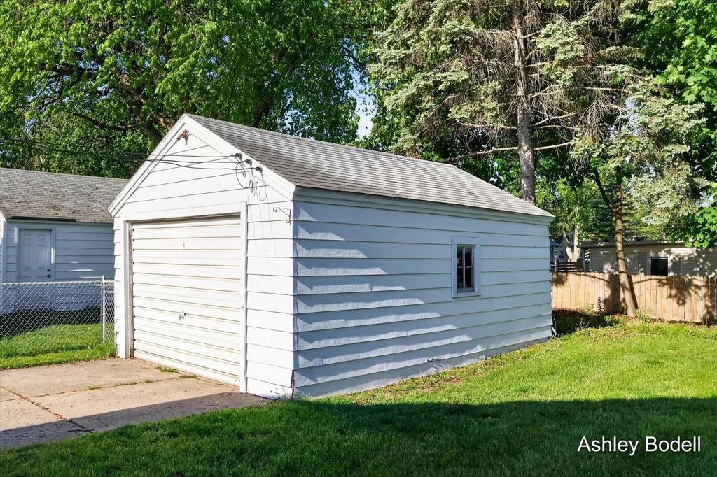 2129 Emerald Avenue NE Grand Rapids City MI 49505