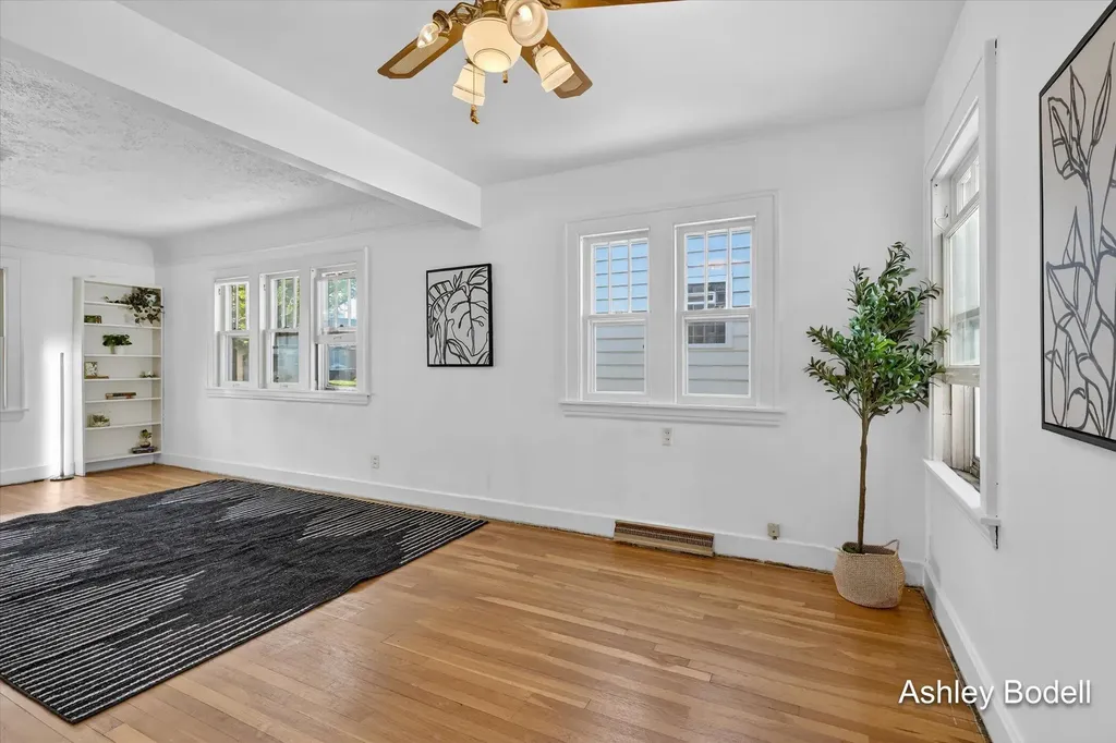 2129 Emerald Avenue NE Grand Rapids City MI 49505