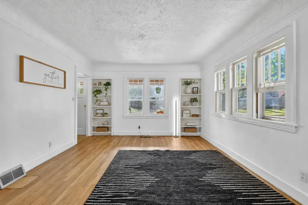 2129 Emerald Avenue NE Grand Rapids City MI 49505
