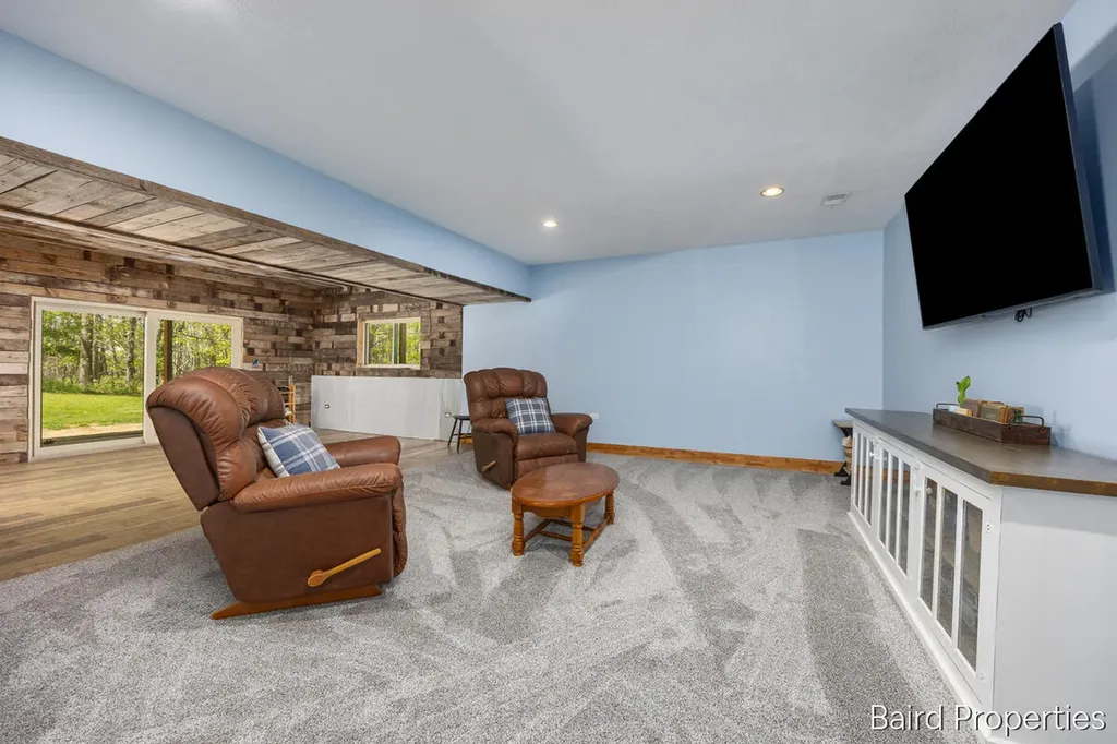 197 Leonard Street NW Tallmadge Charter Township MI 49534