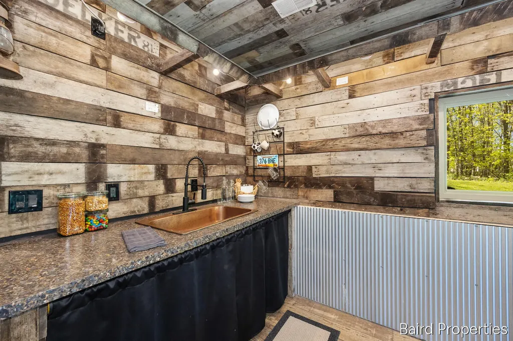 197 Leonard Street NW Tallmadge Charter Township MI 49534