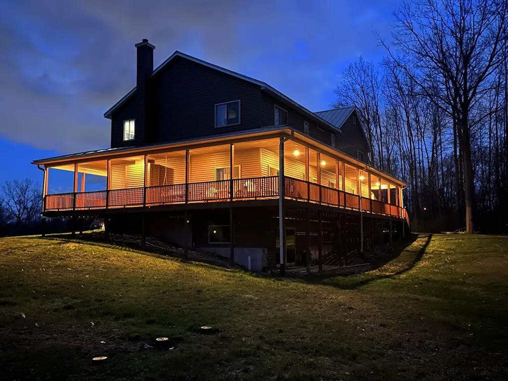 197 Leonard Street NW Tallmadge Charter Township MI 49534