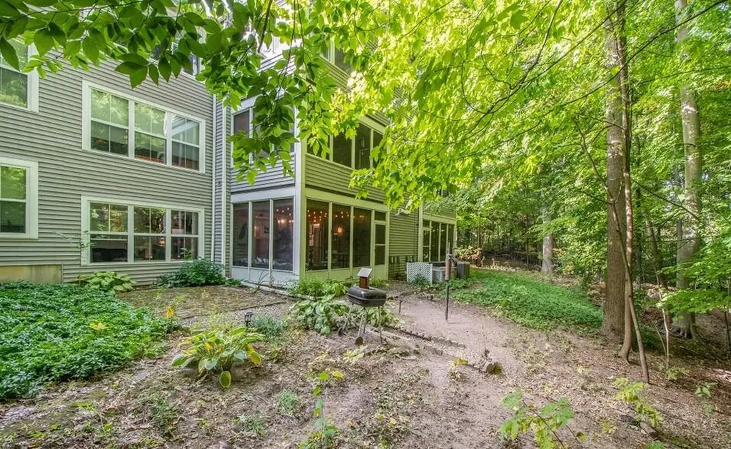 3360 Pine Meadow Drive SE Kentwood City MI 49512